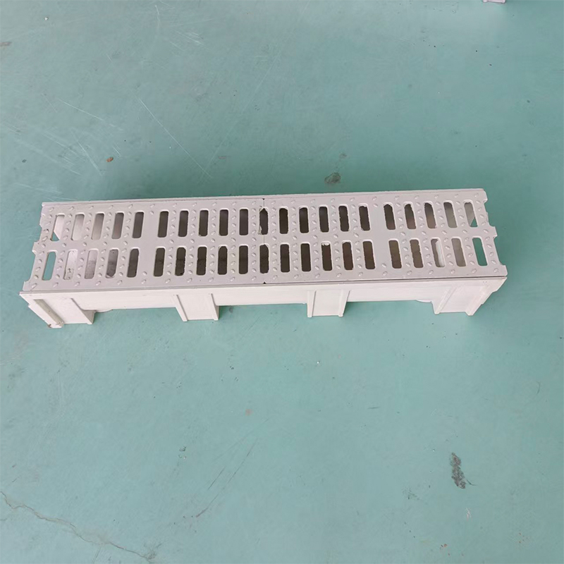 Är en dräneringskanal bättre än en ytbrunn för uppfartsinstallationer?